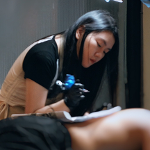 刺青師Michelle，MM。